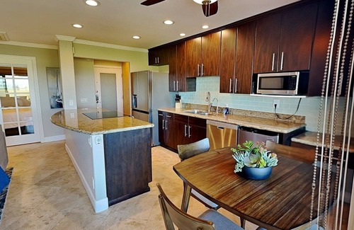 Crown Point House | Bay Front 2 Bedroom 2 bath with Mission Bay, Downtown and Sea World Fireworks Views