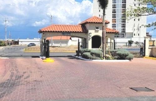 Portmore Apartment | Bay Front Apt 208
