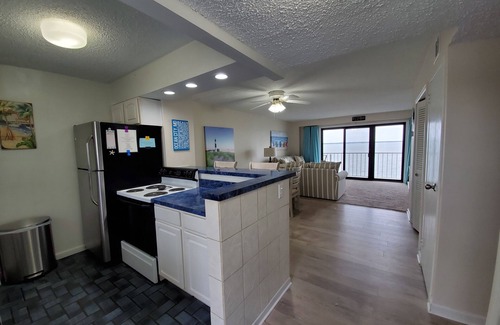 Midtown Ocean City Condo | BAY FRONT - Beautiful Sunsets - Walking distance to Beach, Shops, Eateries.