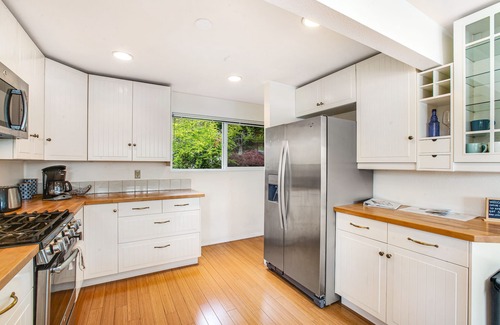 Freeland Apartment | Bay front family-friendly retreat w/beach access, gas grill
