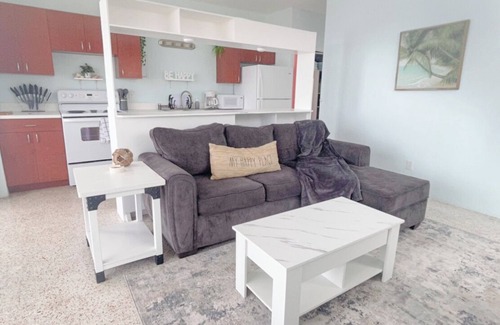 Orange Grove Condo | Bay Garden Bliss-Ocean Views