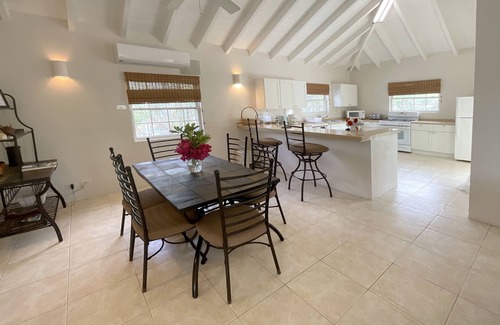 Valley Church Villa | Bay House - 3 bedroom Villa, private pool and garden, near beaches