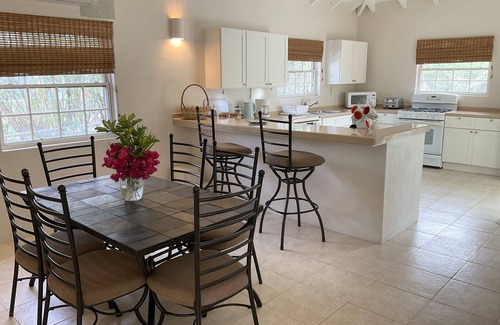 Valley Church Villa | Bay House - 3 bedroom Villa, private pool and garden, near beaches