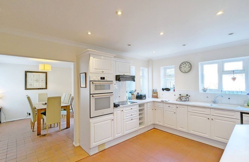 Aldwick Cottage | Bay House, Aldwick Bay - sleeps 7 guests in 4 bedrooms