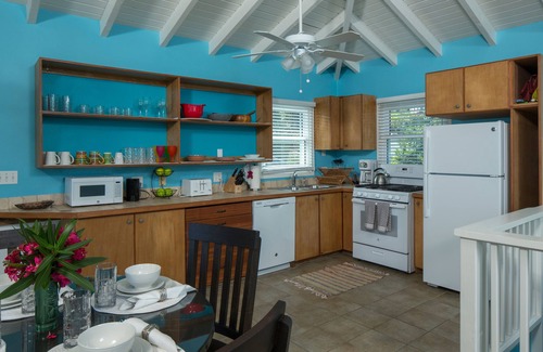 Estate Carolina Villa | Bay House- Great Views, Pool, Walk to Shops and Restaurants