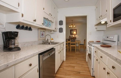 Lillian House | Bay House - Pier - Pet Friendly - Gulf Access - 4 Bedrooms/2 baths - Sleeps 12