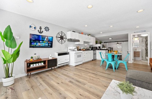Mission Beach House | Bay & Ocean Steps Away: Beach Bungalow Heaven