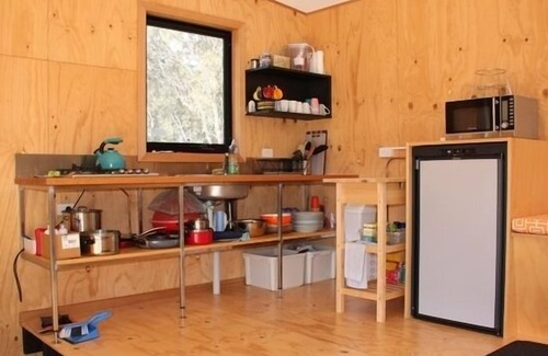 Binalong Bay Cabin | BAY OF FIRES ECO HUT Binalong Bay
