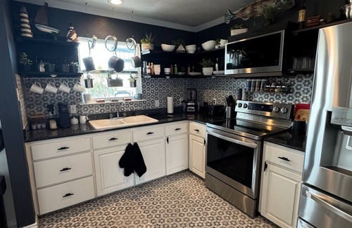 Rockport House | Bay Paradise with Views. Sleeps 4, Pets welcome, steps away from fishing piers