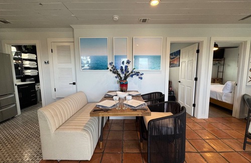 Rockport House | Bay Paradise with Views. Sleeps 4, Pets welcome, steps away from fishing piers