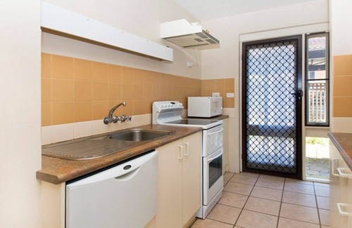 Port Macquarie House | Bay Park 30 - Situated In The Heart Of Town With A Pool