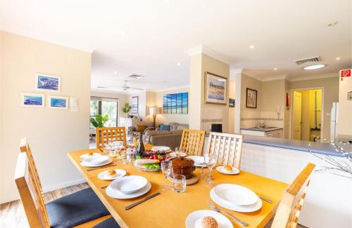 Nelson Bay Apartment | Bay Parklands, 49 2 Gowrie Ave - ducted aircon, Wifi, views, pool, tennis
