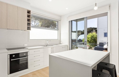 Apollo Bay Apartment | Bay & Relax - *New 2020 Listing*