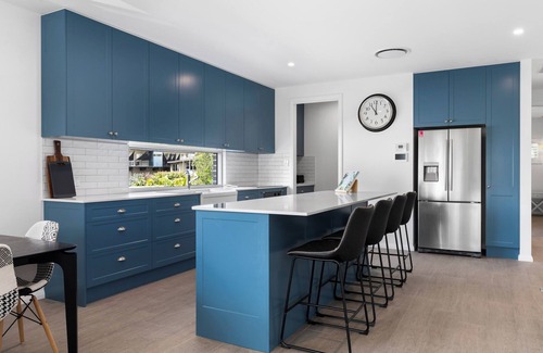 Nelson Bay House | Bay Retreat Villa - Stay with up to 20 guests in central Nelson Bay location
