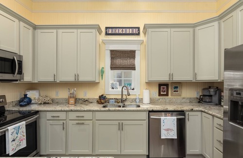 Bay St Louis Cottage | Bay St. Louis Cottage located less than a mile from Downtown!