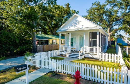 Bay St Louis Cottage | Bay St. Louis Cottage located less than a mile from Downtown!