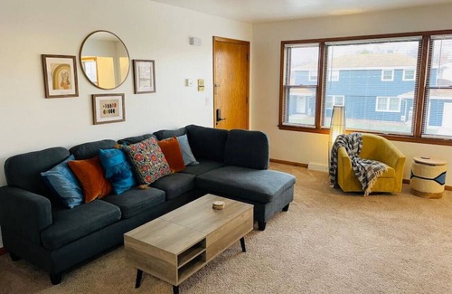 Appleton Apartment | Bay Street Unit 3 · Charming & Cozy APT-Free Parking