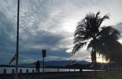 Likas House | Bay Suites by Jom Summer Suites