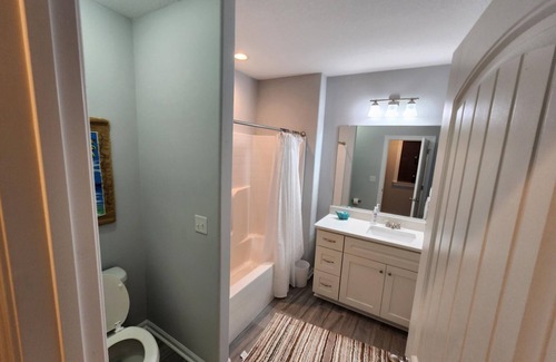 Northwest House | Bay Vacation Room Rental steps to Chicks Beach sand!