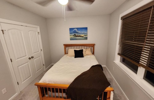 Northwest House | Bay Vacation Room Rental steps to Chicks Beach sand!
