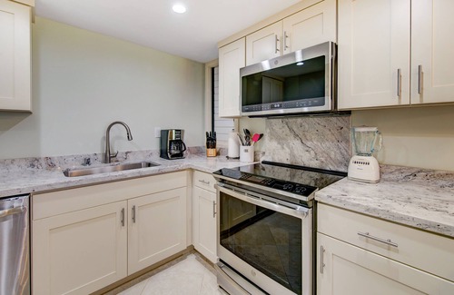 Princeville Condo | Bay view, A/C, Resort Pools & Hot Tub, BBQ's