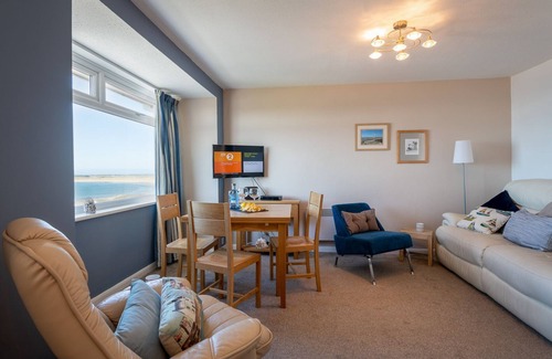 Rhosneigr Cottage | Bay View - A two bed, pet-friendly holiday apartment in Rhosneigr