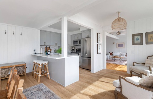Clinton House | Bay View Home Overlooking Puget Sound with Great Decks, WiFi & Easy Beach Access