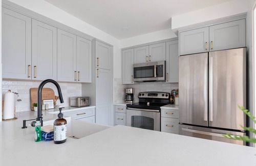 Clinton House | Bay View Home Overlooking Puget Sound with Great Decks, WiFi & Easy Beach Access