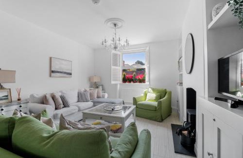 Weymouth House | Bay View Luxury Stays - Iris Harbour Cottage
