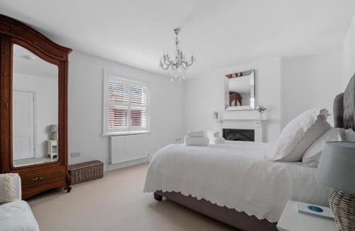 Weymouth House | Bay View Luxury Stays - Iris Harbour Cottage