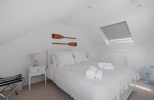 Weymouth House | Bay View Luxury Stays - Iris Harbour Cottage