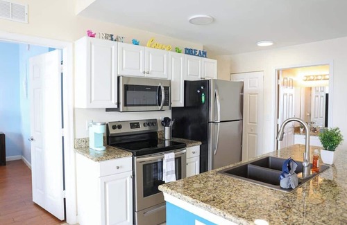 St. Petersburg - Clearwater Apartment | Bay View, Pool, 5 min St Pete Beach @ Dolphin Bay