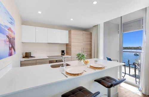 Hollywood Lakes Apartment | Bay View | Rooftop Pool + Gym | Hollywood Beach