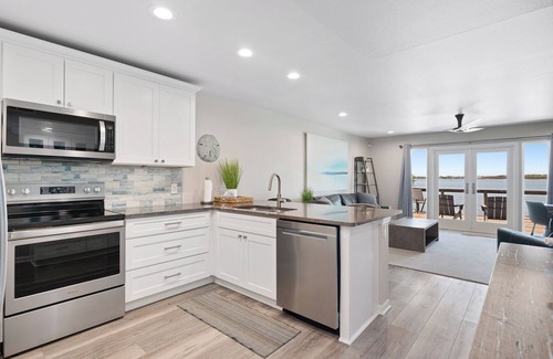 Key Allegro Condo | Bay View Serenity~ Beautiful Waterfront Condo on Little Bay