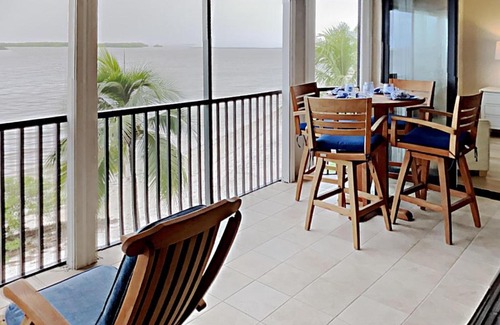Punta Rassa Apartment | Bay View Tower 233 Sanibel Harbour Resort