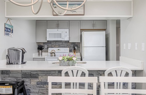 Pensacola Beach Condo | Bay views from this clean, comfortable townhouse - Santa Rosa Dunes 722