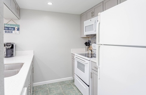 Pensacola Beach Condo | Bay views from this clean, comfortable townhouse - Santa Rosa Dunes 722