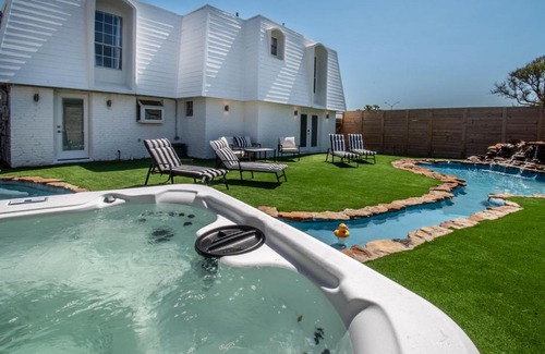 Bay Area House | Bay Views Private Hot Tub & Lounging Pool