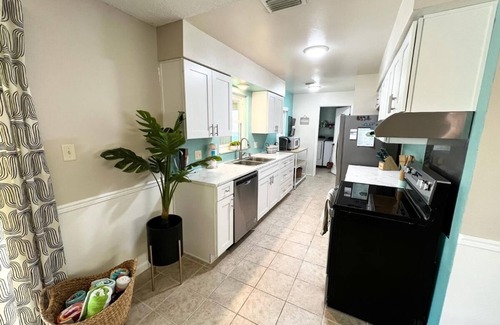 Rockledge House | Bayberry Breeze - 3B/2B Pet Friendly Private Pool