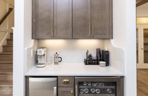 Northeast Virginia Beach House | Bayberry House Luxury, Modern, Steps to the Beach
