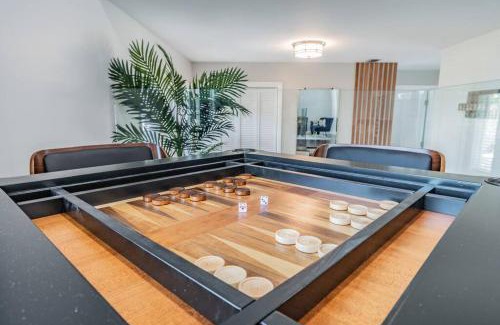 Bay Crest Park House | (BAYC) Aqua Haven: Luxe Retreat with Pool & Boat Bliss
