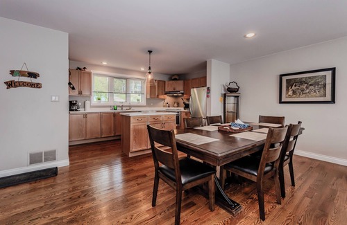 Lion's Head Cottage | Baycrest: Waterfront Escape