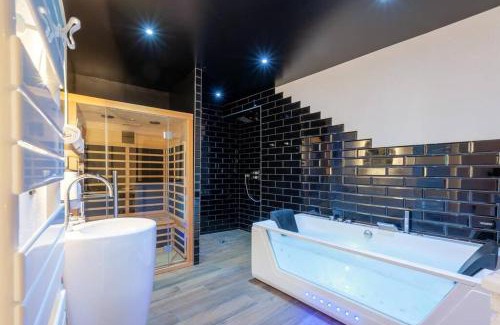 Bayeux Apartment | Bayeuzen - Le Baldaquin - Nuitée avec Spa Privatif
