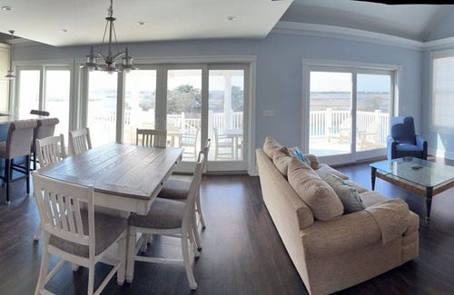 Avalon House | Bayfront Beauty - Delightful 6-bedroom house with AC in Avalon