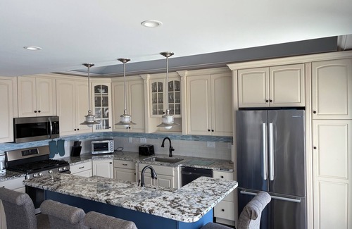 Avalon House | Bayfront Beauty - Delightful 6-bedroom house with AC in Avalon