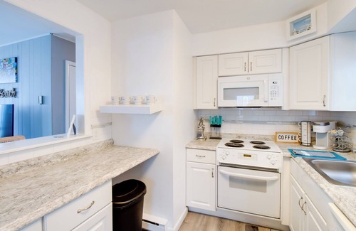 Brigantine Cottage | Bayfront Brigantine Escape w/Porch & Bay Views!