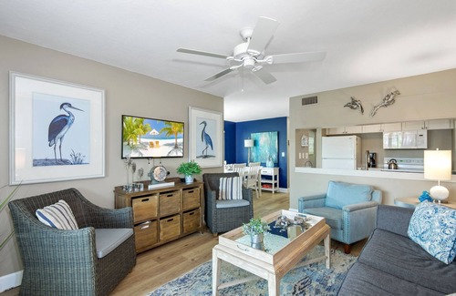 South Island Condo | 🌴Bayfront Complex | Gorgeous Views | Estero Island Yacht & Racquet 320🌴