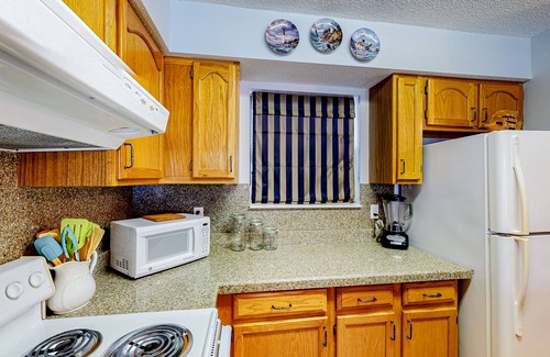 Orange Beach Condo | Bayfront condo with boat slips/launch, pool, tennis, & fishing pier - near beach