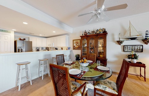 Midtown Ocean City Condo | Bayfront condo with lovely sunset views, balcony, central AC & pool