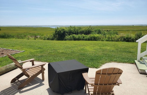 Berlin House | Bayfront cottage offers amazing views of the water and Assateague Island